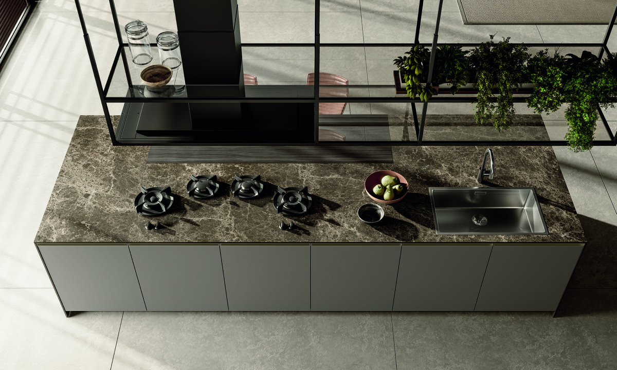 piano cottura cucina moderna effetto marmo